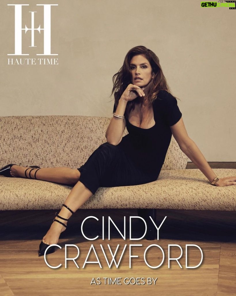 Cindy Crawford Instagram - Loved chatting with @hauteliving about leaving space in life for the unexpected! I’ve been working with life coach @victoriaesong to reevaluate how I’m approaching my time and making sure there’s room to breathe 🤍 and many other things. Swipe for a little piece of the interview and some suggested reading — Victoria’s book, “Bending Reality.” Must read or listen! 📕 🎧