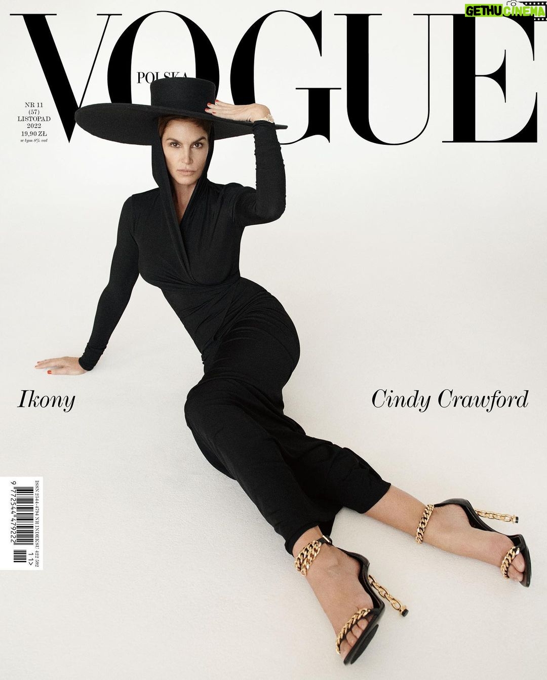 Cindy Crawford Instagram - New @vogue.polska by @paolakudacki 🖤