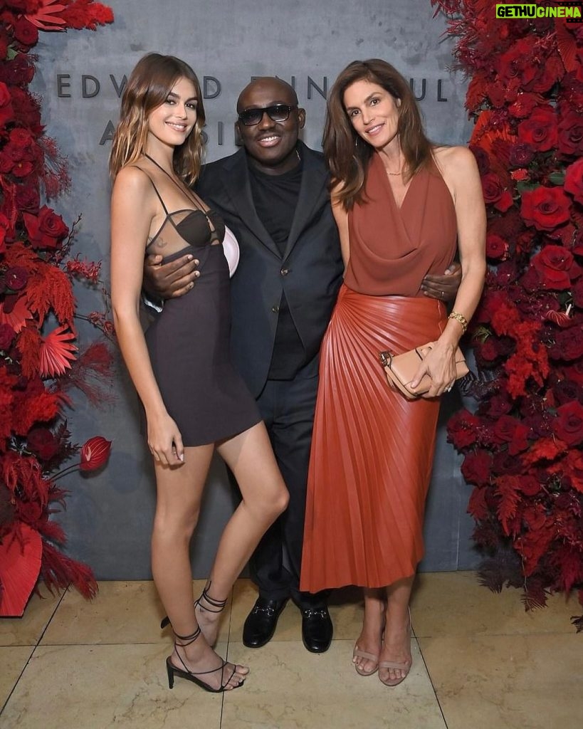 Cindy Crawford Instagram - Girls night out with @kaiagerber in LA to celebrate @edward_enninful and his brilliant book, #AVisibleMan ❤️ Congrats Edward!
