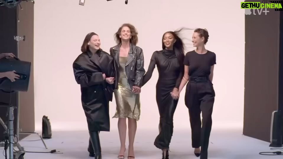 Cindy Crawford Instagram - This project has been so special to us ❤️ If you haven’t yet, go watch ‘The Super Models’ on @appletv! @naomi, @lindaevangelista and @cturlington #TheSuperModels