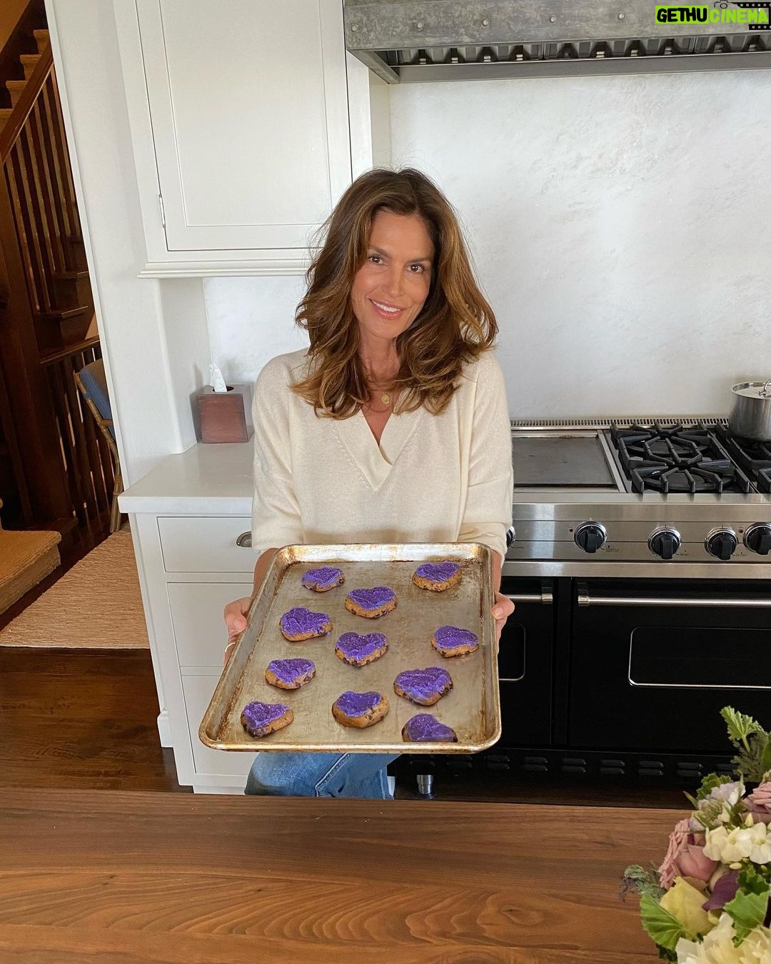 Cindy Crawford Instagram - Instagram vs. Reality 😆💜