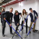Cindy Crawford Instagram - Honored to celebrate our friend @chrischelios7 on such a legendary career 🏒 Number 7 🖤 Chicago, Illinois