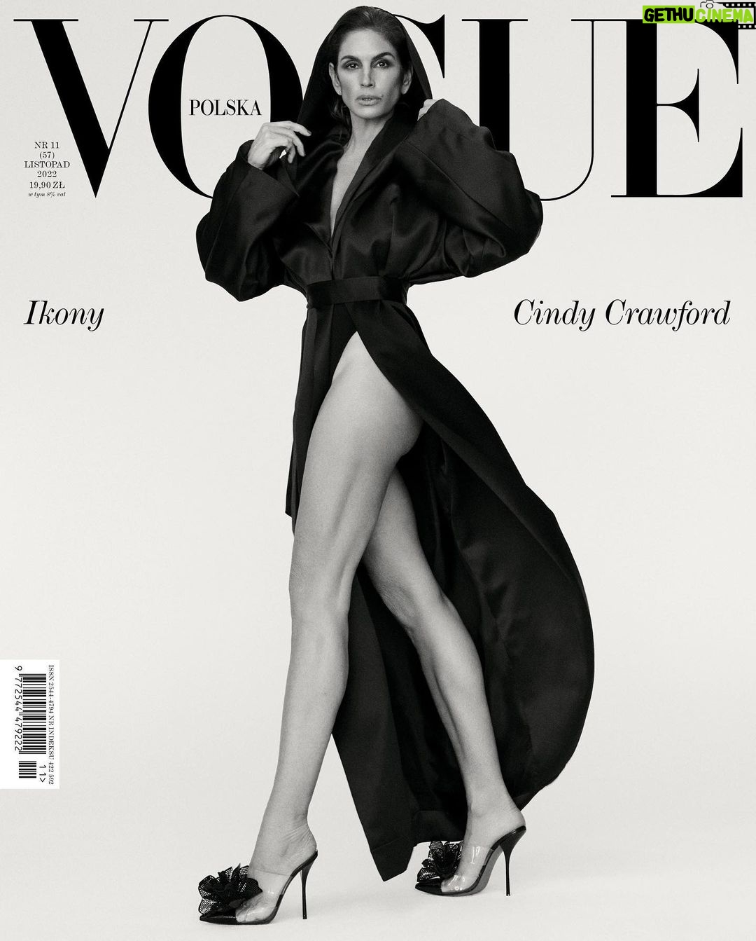 Cindy Crawford Instagram - New @vogue.polska by @paolakudacki 🖤