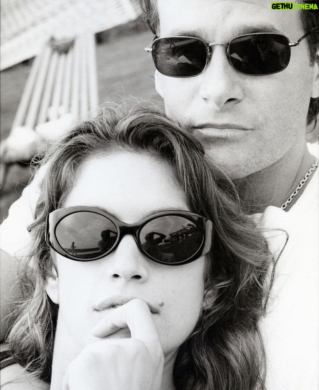Cindy Crawford Instagram - Thanks @arthurelgort for pulling this one out of the archives 🤍 Beach babies!