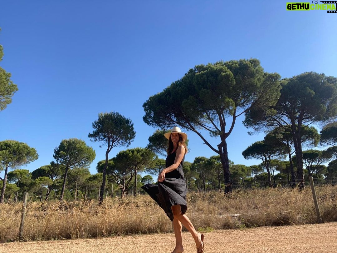 Cindy Crawford Instagram - @shopdoen in the wild 🌾