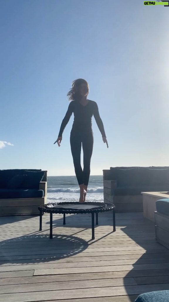 Cindy Crawford Instagram - Jump starting my weekend ☀️