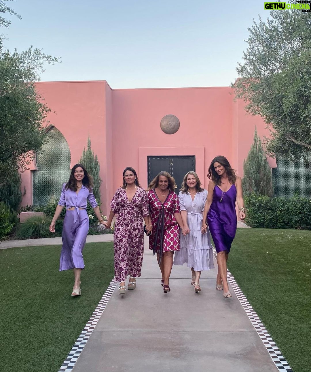 Cindy Crawford Instagram - I love being a woman and I cherish all the women in my life who bring me laughter, wisdom and comfort that make my life richer… Happy International Women’s Day ❤️ (Many more not included! You know who you are!)