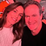 Cindy Crawford Instagram - Honored to celebrate our friend @chrischelios7 on such a legendary career 🏒 Number 7 🖤 Chicago, Illinois