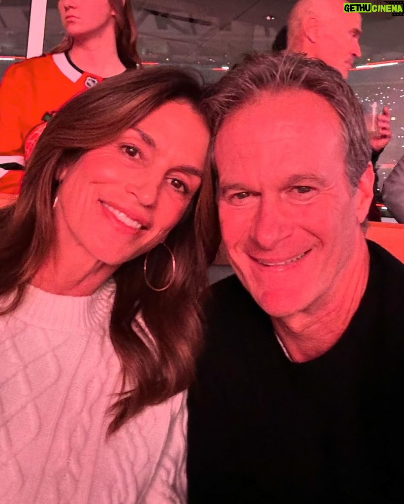 Cindy Crawford Instagram - Honored to celebrate our friend @chrischelios7 on such a legendary career 🏒 Number 7 🖤 Chicago, Illinois