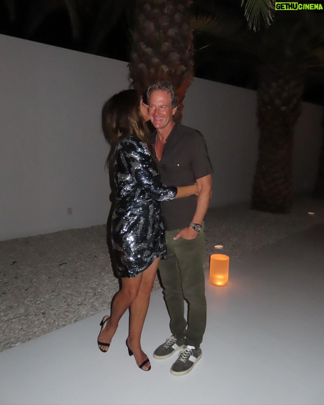 Cindy Crawford Instagram - Ready for you, 2024! 🥂✨