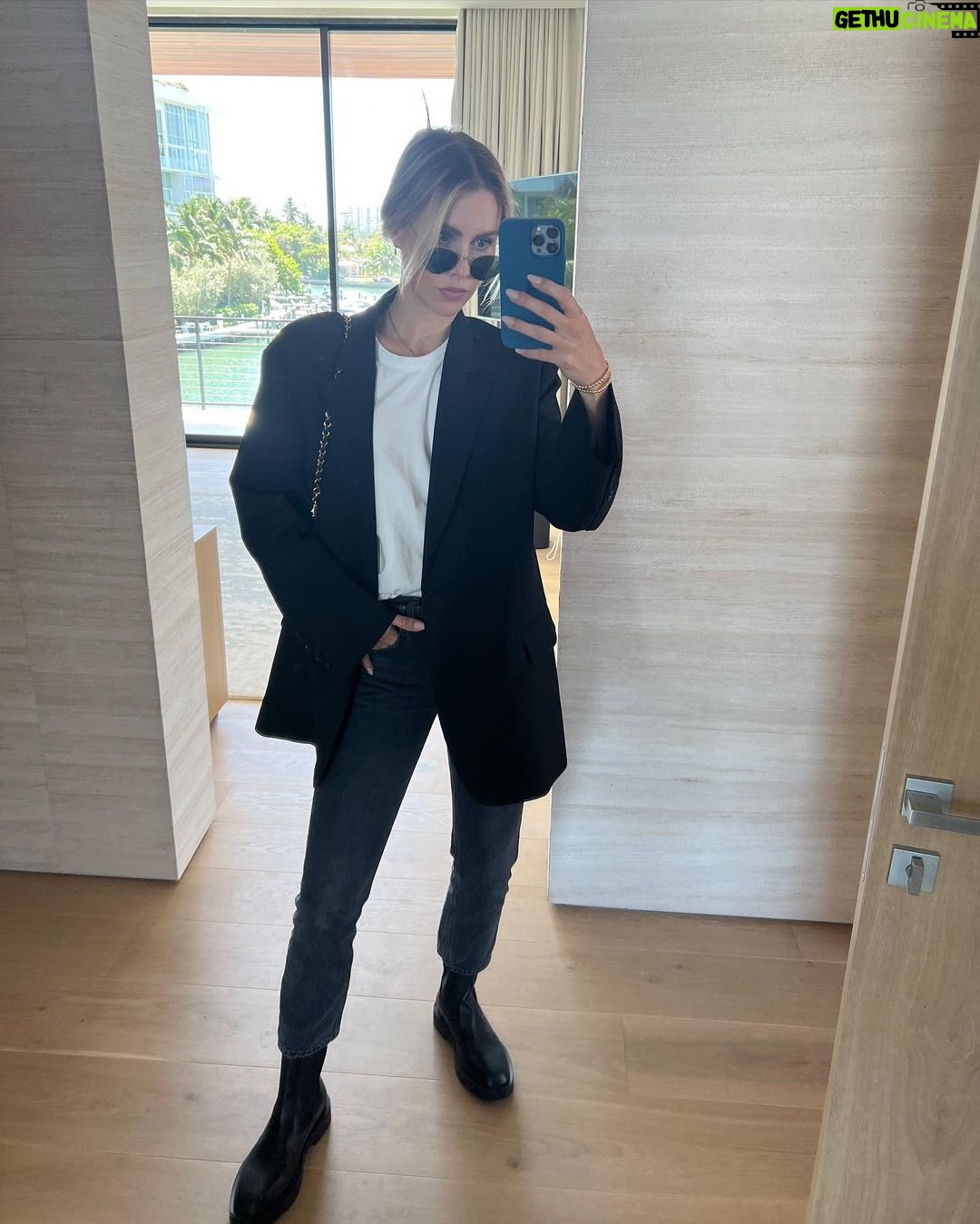 Claire Holt Instagram - my emotional support blazer styled 4 ways on the corner 🖤