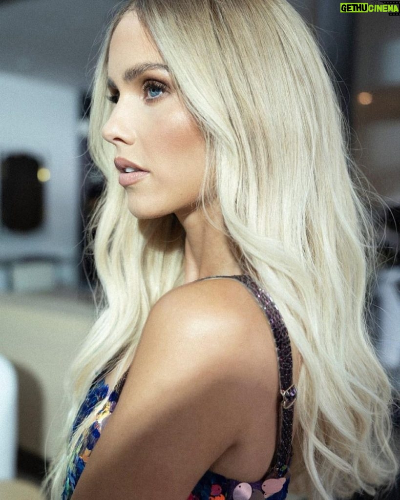 Claire Holt Instagram - I love a wig in fact I used to be the owner of one I called Precious (the OG Precious belonged to Rebekah). She’s now in wig heaven but I think it’s time to adopt another. HMU with rescue options but absolutely no brunettes I look rubbish.