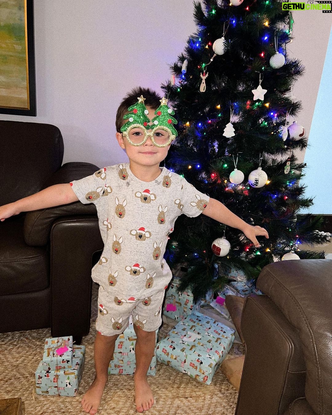 Claire Holt Instagram - aussie xmas feat. influenza ! 🎄