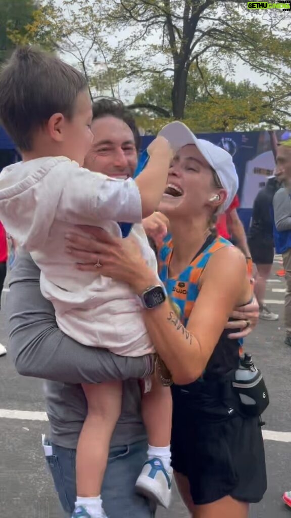 Claire Holt Instagram - Hard to find the words to describe this feeling. That was the hardest thing I’ve ever done. Almost passed out from heat/dehydration at mile 24, but thinking about Romi and all the kids at Boston Children’s Hospital fighting for their lives kept me going. I’m so grateful to all of you for helping me raise $152,836!! Will never forget this day and seeing my family at the finish 😭❤