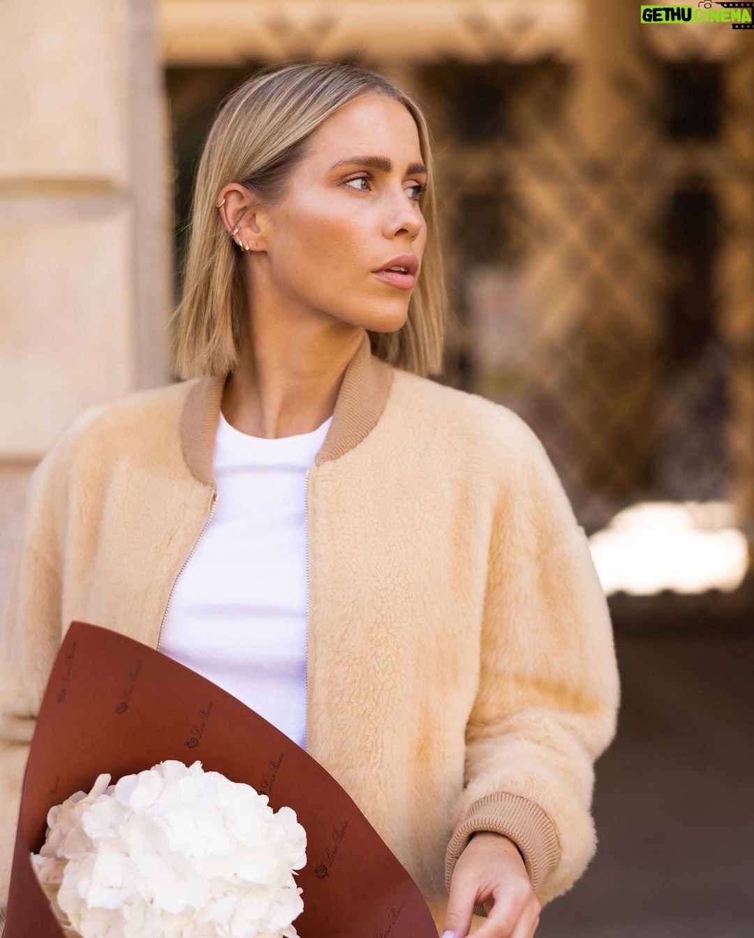 Claire Holt Instagram - a day in milano with @loropianaofficial 🤍