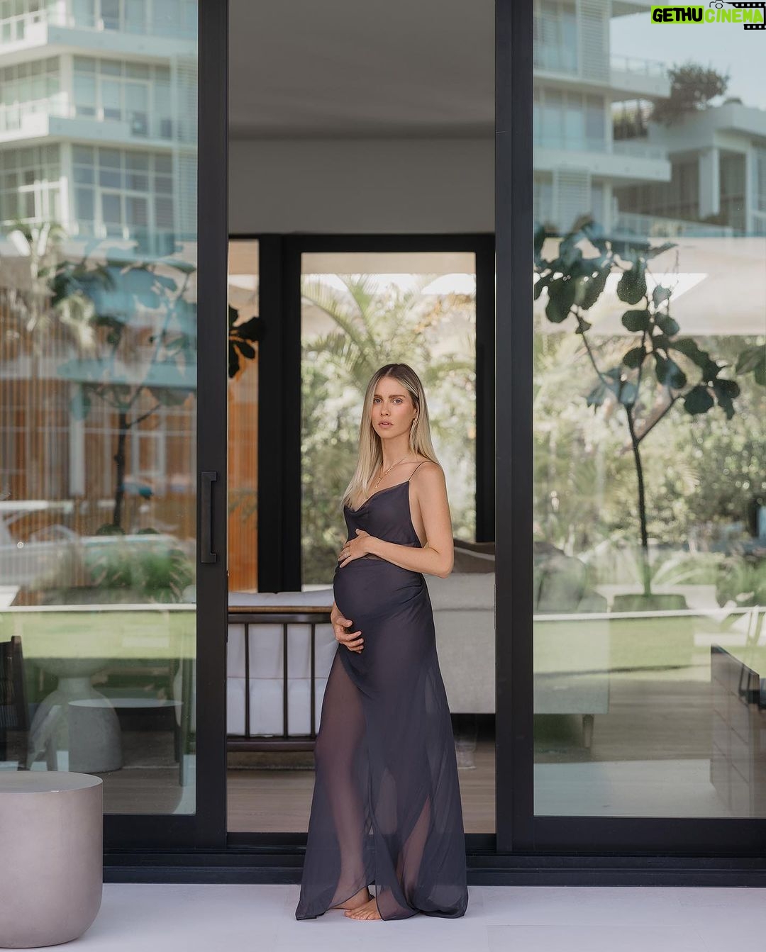 Claire Holt - 0.9 Million Likes - a pregnancy diary entry on my site this week
my feelings about:
- the future
- growing organs
- extra lbs
+ why my kids are my teachers
thecornerbyclaire.com