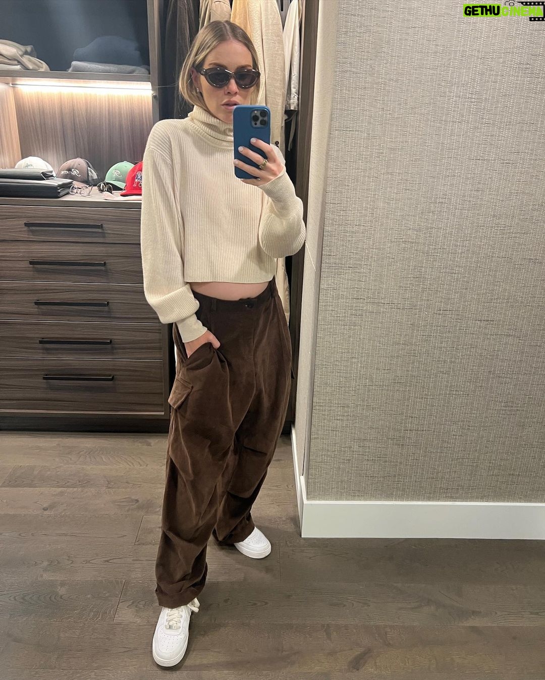 Claire Holt Instagram - non maternity lewks ft stretchy dresses and *gasp* low rise jeans on my site this week 🤍 thecornerbyclaire.com 🤍 Aspen, Colorado