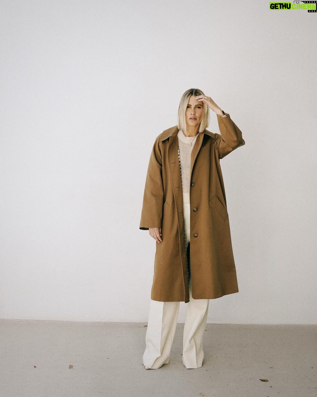 Claire Holt Instagram - in: - sending someone to voicemail and never listening to it - using a fake accent (french) - cows milk - real pants + collared shirts - saying “no I don’t think I will” - kids 10 and under #sezane #sezanelovers #ad