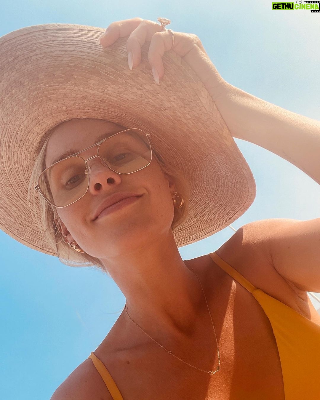 Claire Holt Instagram - Andrew is ‘working’ and ‘can’t drink heavily’ which sounds like a lie but gives me time to take a million selfies and finish a bottle of rosé so I’m allowing it