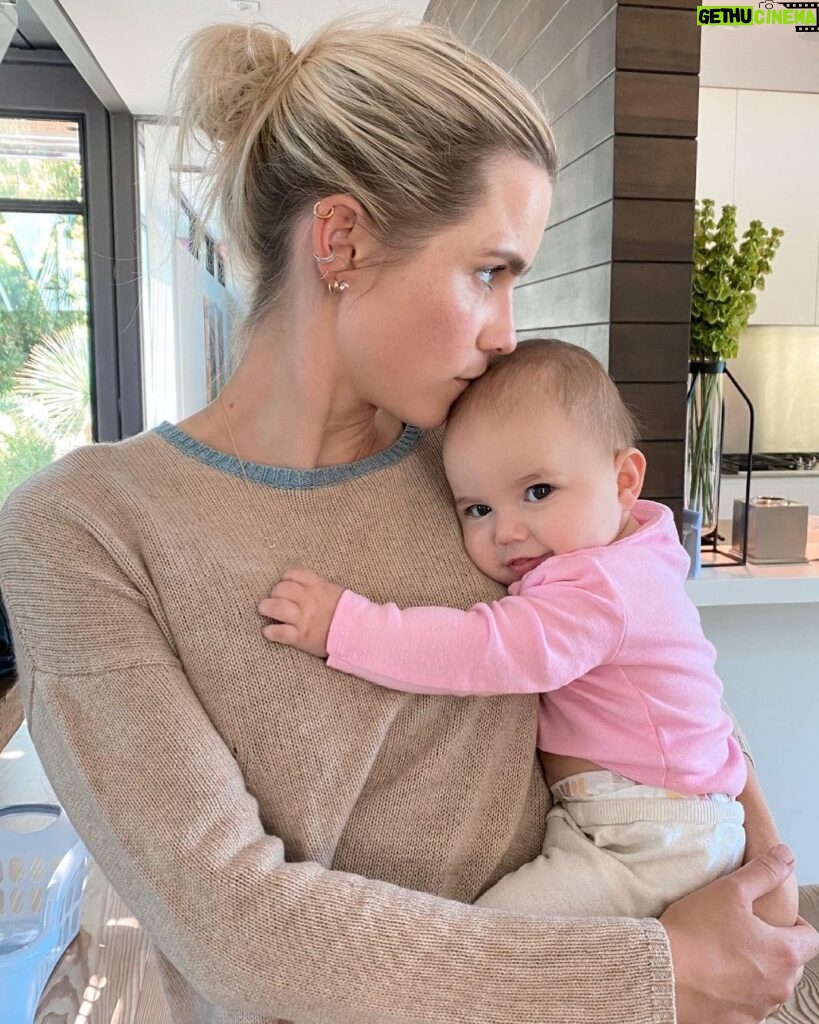 Claire Holt Instagram - NEVER GIVE UP GUYS! It’s possible for your child to like you more than their dad if you just keep forcing it! #motivation #goals #inspiration