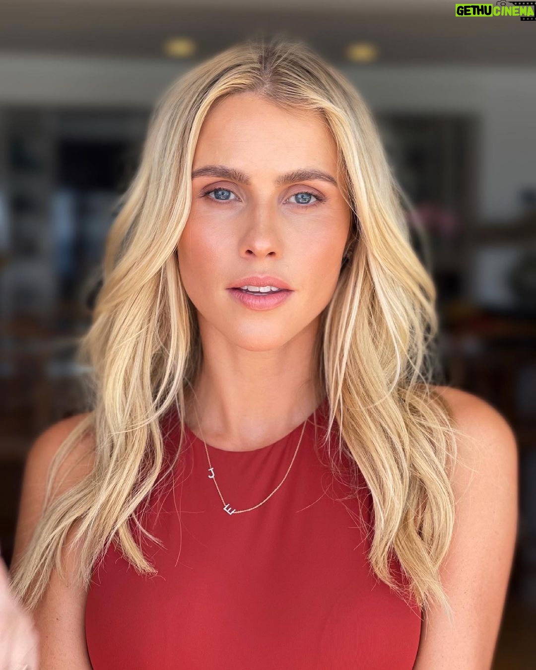 Claire Holt - 0.9 Million Likes - a n d i e