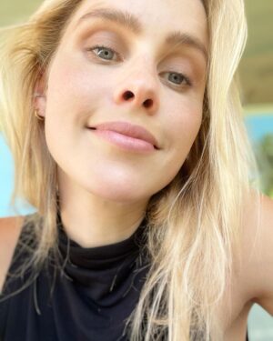 Claire Holt Instagram - Hi guys as you know I’m a real forward thinker so I’m going to do something no one has ever done before and answer your questions in the comments....