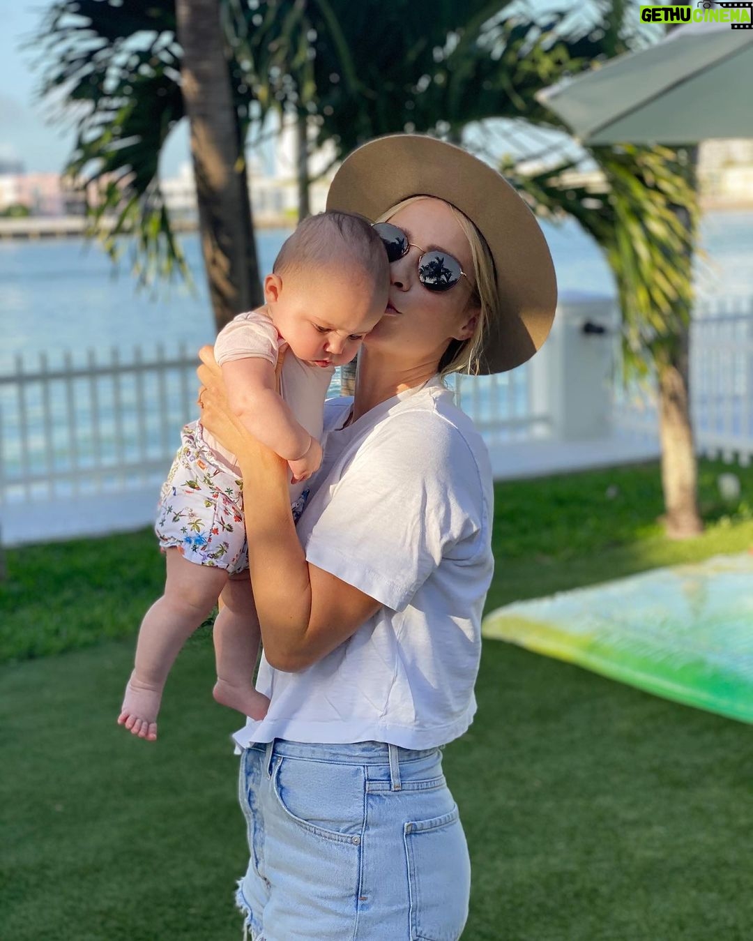 Claire Holt - 758.9K Likes - Look! Photos of me and my baby! 🥺
(I ordered my husband to take these)