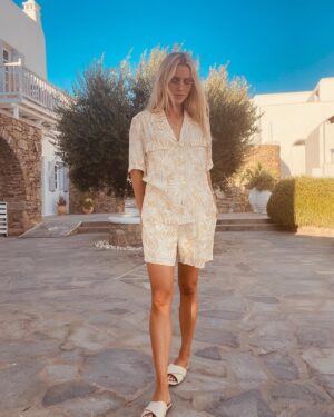 Claire Holt Instagram - This place is great I’ve had a lot to eat and drink and also tracked down every baby on the island