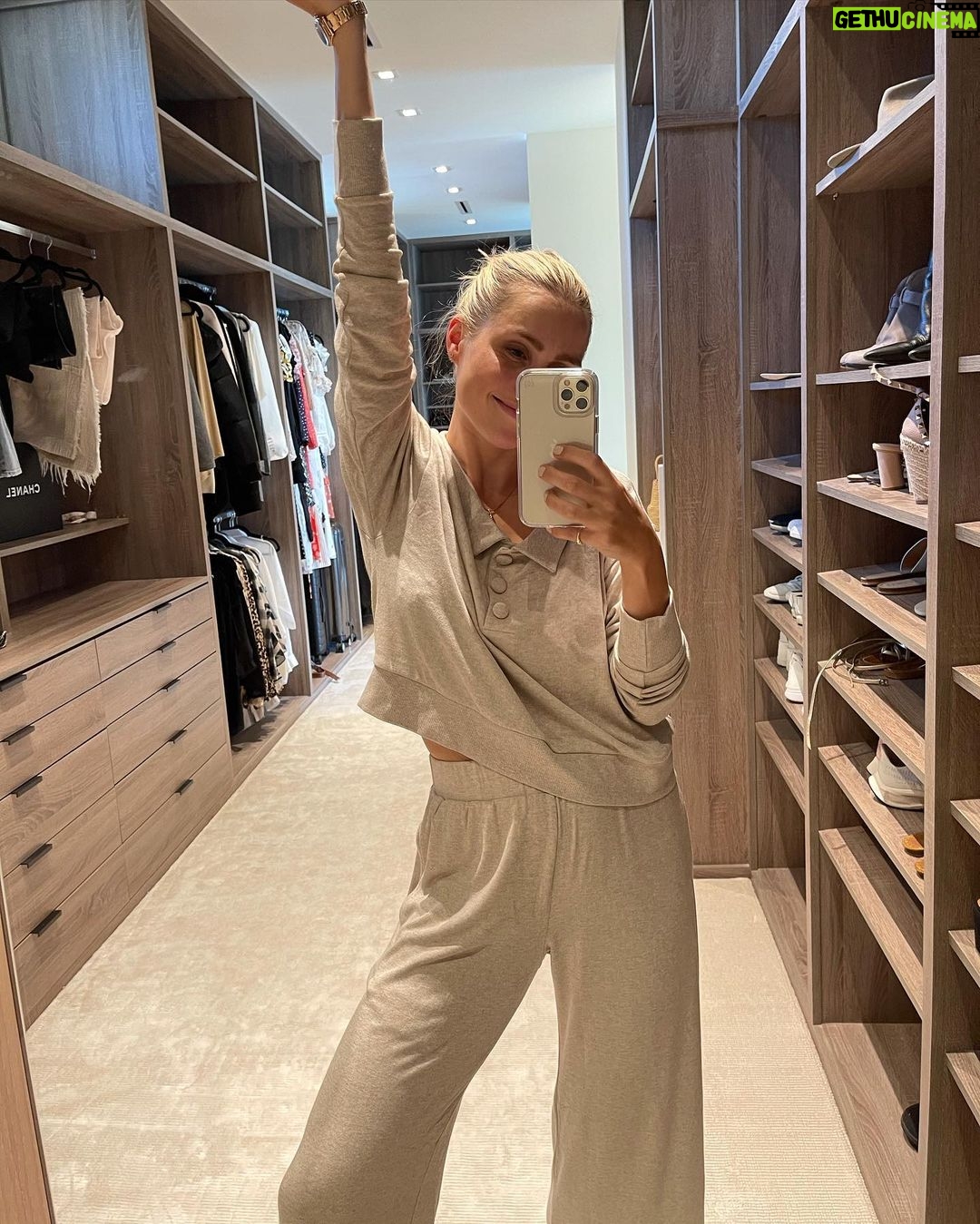 Claire Holt Instagram - I volunteered to be the face of the latest @shoplesjour campaign and even though Phoebe hasn’t returned my calls I feel confident that this lil low budget shoot I did will secure me the gig.