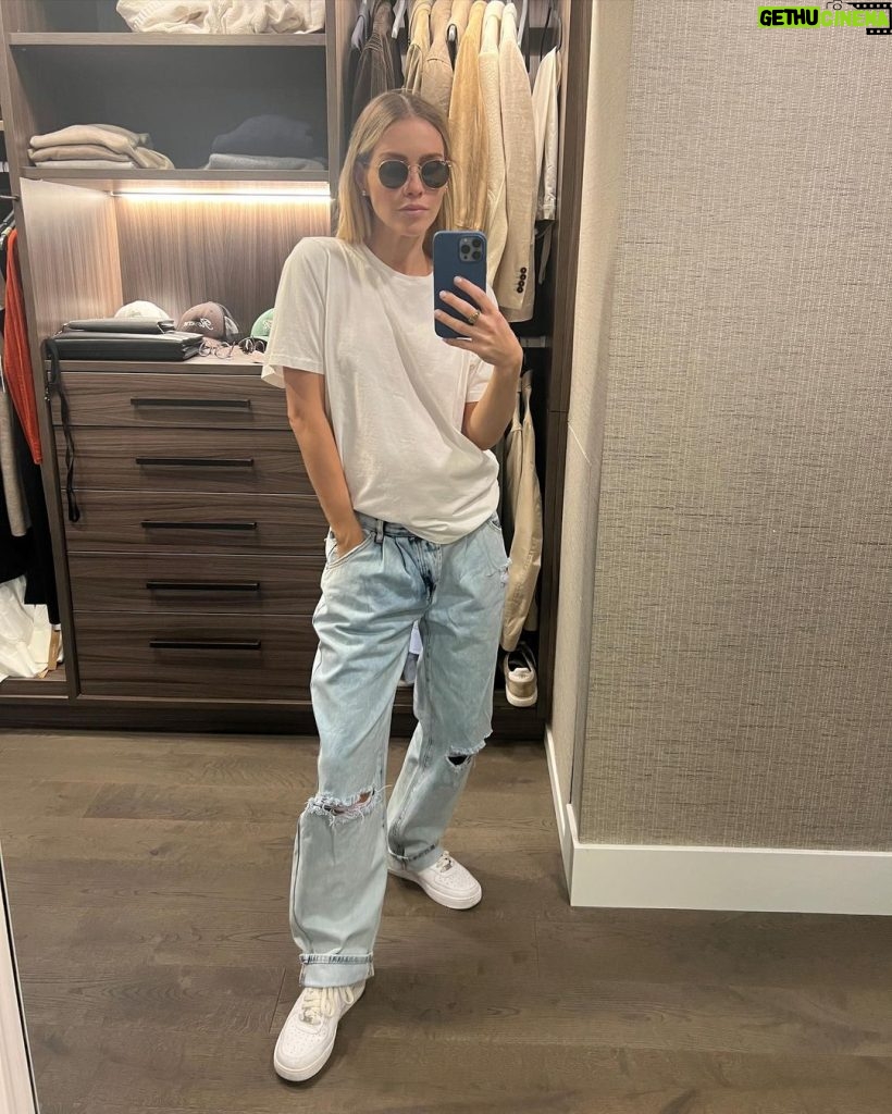 Claire Holt Instagram - non maternity lewks ft stretchy dresses and *gasp* low rise jeans on my site this week 🤍 thecornerbyclaire.com 🤍 Aspen, Colorado
