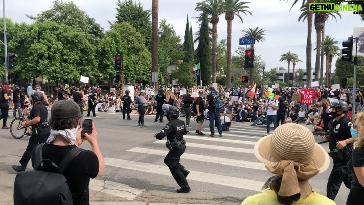 Clark Gregg Instagram - Breaking blackout to share the peaceful protest outside the home of @mayorofla this afternoon. #BlackLivesMatter @blmlosangeles