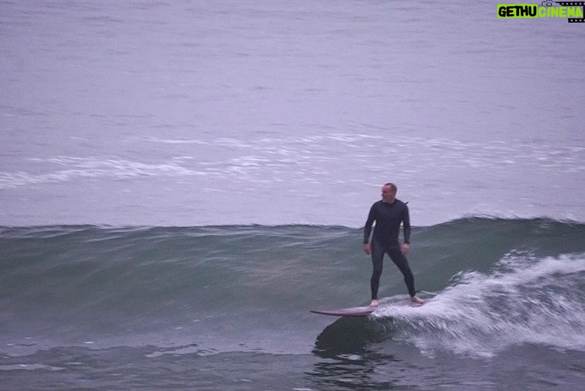 Clark Gregg Instagram - I woke up at sunrise and jumped in the very cold ocean and had some fun to start my day off right. What do you do for your mind/body and your mental health? Happy #mentalhealthactionday #mentalhealthaction 📷 @kefi.surf @aipasurf