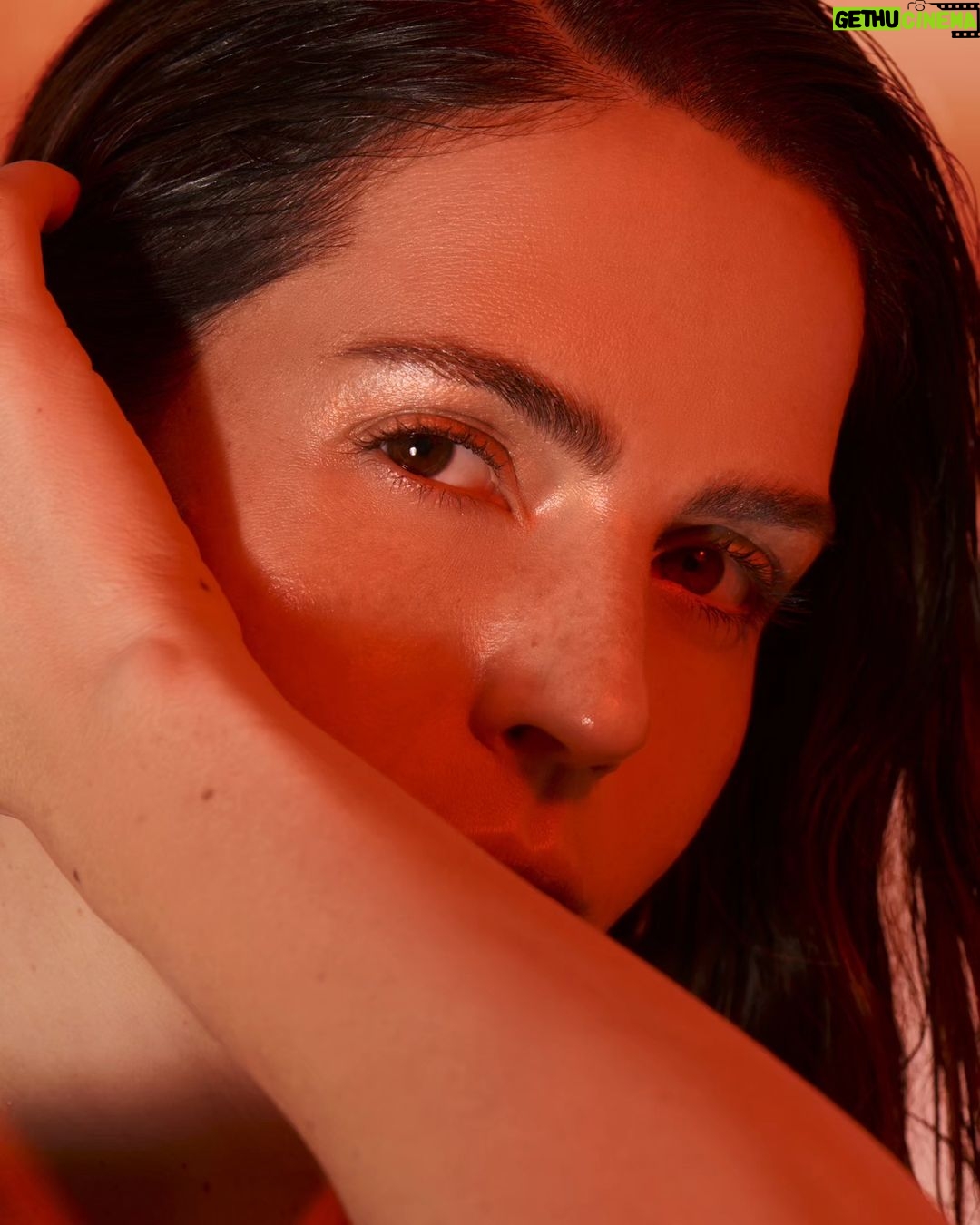 Claudia Álvarez Instagram - @lbeautemx 🧡 Foto @ximenadelvalle Editora @steph_aro 🥰 Realización @florencia.lof Coordinación @paulaprietomtz Maquillaje y peinado @davosthebane Estilismo @ottero.mx @luisgarciaserrano Prensa @prensadanna @kikaturas