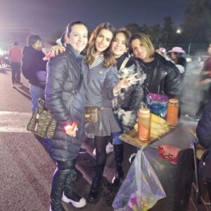 Claudia Álvarez Instagram - Se disfrutó, se cantó, gozó, gritó, brincó y se comió definitivamente amé el concierto de @rbd_musica Todos lo hacen espectacular y compartirlo con ustedes fue muy especial! Las amo @ferbeltranromy @paogiordano @lalouvier Gracias @prensadanna x todo te amo madre! @maiteperroni @anahi @christianchavezreal @christophervuckermann @dulcemaria NO SE VAYAN NUNCA!!!!