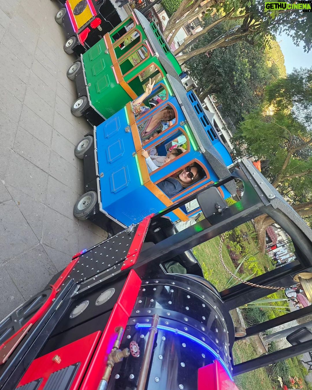 Claudia 脕lvarez Instagram - La vida me ha dado muchos motivos para ser feliz y este fin me los junt贸! 馃挄 Valle de Bravo, Mexico