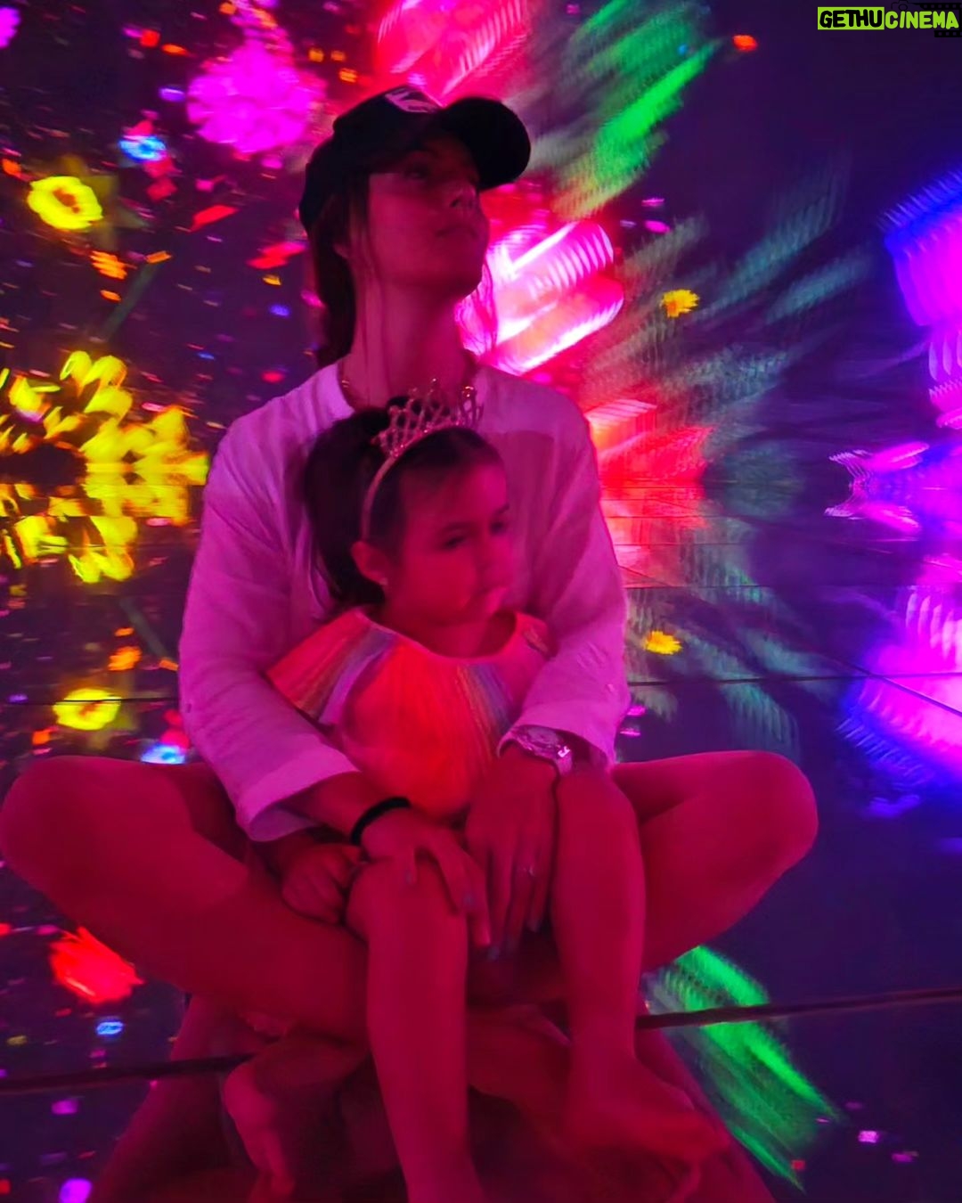 Claudia Álvarez Instagram - Increíble experiencia en el Team Lab! Para niños y grandes! Tokyo, Japan