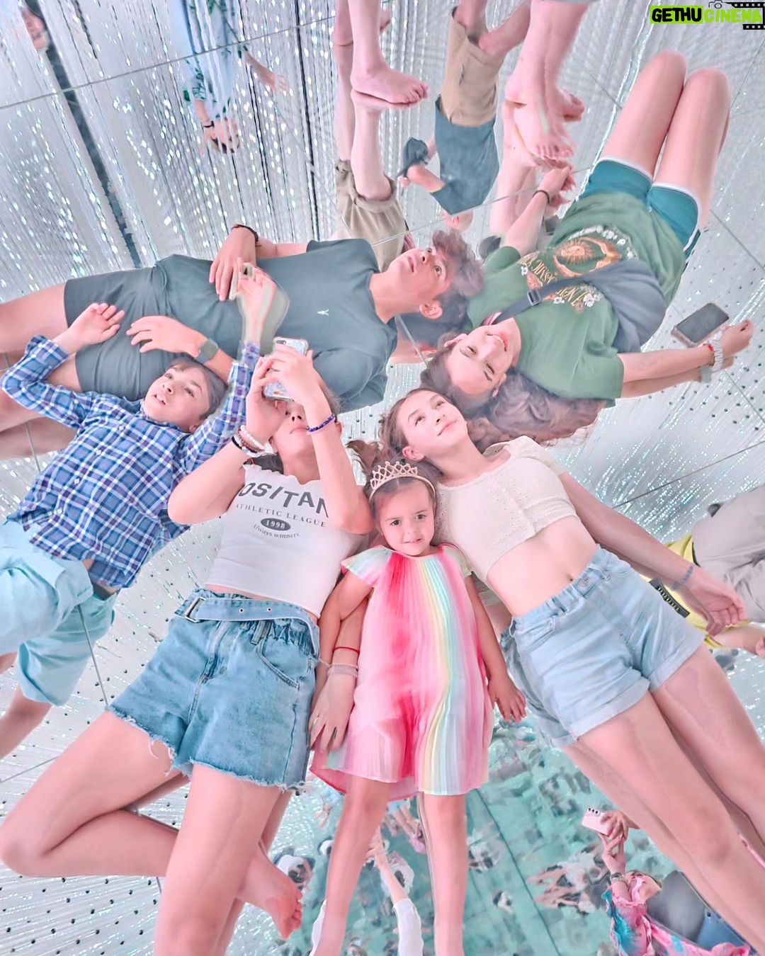 Claudia Álvarez Instagram - Increíble experiencia en el Team Lab! Para niños y grandes! Tokyo, Japan