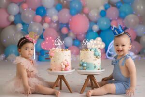 Claudia Álvarez Instagram - Pude hacer sus fotitos d un año 3 meses después pero más vale tarde que nunca!!! Amo que mis babies tengan recuerdos hermosos de su infancia y quién mejor que @mostazaphotography para capturar sus mejores momentos!!! Gracias x todo tu talento!! Y siiiiiiiiii la vida pasa muy rápido y ya cumplieron su primer añito los amores d mi vida!!! 🩷🩵 #TodaLaVidaTodosLosDias #Billy #Clio #Twins