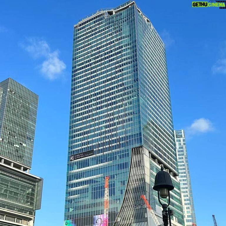 Claudia Álvarez Instagram - Fuimos a Shibuya Sky, un observatorio al aire libre de 360º está en la parte más alta del Shibuya Scramble Square y desde donde tienes las mejores vistas de la ciudad de Tokyo! Y conocimos el Santuario Meiji que es sintoísta! Tokyo, Japan