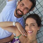 Claudia Álvarez Instagram - El único momento q hemos tenido de descanso... Nos duró literal 5min y pues como hay foto pues no descansamos @ponchoaloc Tokyo, Japan