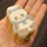 Claudia Álvarez Instagram - Ha sido un día mega activo.... Tren bala para llegar a Kyoto dejar maletas e irnos a turistear con un calor de sensación térmica de 49°C casi el infierno... Se sudo, camino, comió, se volvió a comer y comer, fuimos a unos templos hermosos, el q más me gustó fue Sanjusangendo donde están las 1000 estatuas de Kannon. Si tienen oportunidad vayan a cenar al restaurante Kinobu que está espectacular pero espectacular 👌 jajaja yo en guía d turistas pero quien nos organizó todo el viaje es @palatinetravellive y ellos son los expertoooooos! Kyoto, Japan