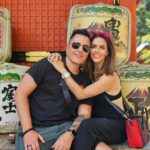 Claudia Álvarez Instagram - Fuimos en Shizouka al templo Fujisan Hongu Sengen Taisha Shrine q lo apunto xq mañana ya no me acordaré de como se llamaba jajaja y luego a ver el Mt. Fuji en World Heritage Center y pues ni lo vimos naditaaaa xq las nubes tapaban toda la montaña pero comimos postres deli y la pasamos muy bien en el caloroooon q nos derretía 🫠 Shizouka, Japan