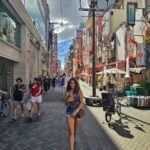 Claudia Álvarez Instagram - Fuimos a Kobe y a Ozaka y que barbaridad la comida en Japón, me vuelvo loca de amor, el mejor Kobe literal en los puestos de la calle Dotombori tienen una calidad brutal, el sushi, todo todo lo amamos. Si vienen les dejo unas recomendaciones para comer!! • El mejor cheesecake q van a probar en su vida esta en Kobe y en Osaka y se llama @kannonya_official plis si van me mandan foto para antojarme q en este viaje no me dió tiempo d ir y no saben mi sufrir... 😭 Pork Gyoza Excelsior Cafe Ice cream Takoyaki: Bolitas de tempura rellenas de pulpo Mozzarella cheese coins (Típicas de la zona) Kobe beef Taiyaki (Peces de pan rellenos de frijol dulce) Turkish Ice cream De nada!!!!! 🤪🍣