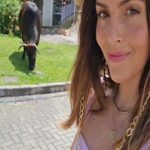 Claudia Álvarez Instagram - Hoy visitamos el Gran Buda (Tian Tan) la representación más grande del mundo de un Buda sentado. Para llegar fué en el Teleférico Ngong Ping 360 las vistas son impactantes durante 25 minutos q es lo q dura el recorrido para llegar al Buda. El caloron está del terror y estoy impactada como Kira ha aguantado perfecto el viaje con la mejor actitud!!!! Hong Kong