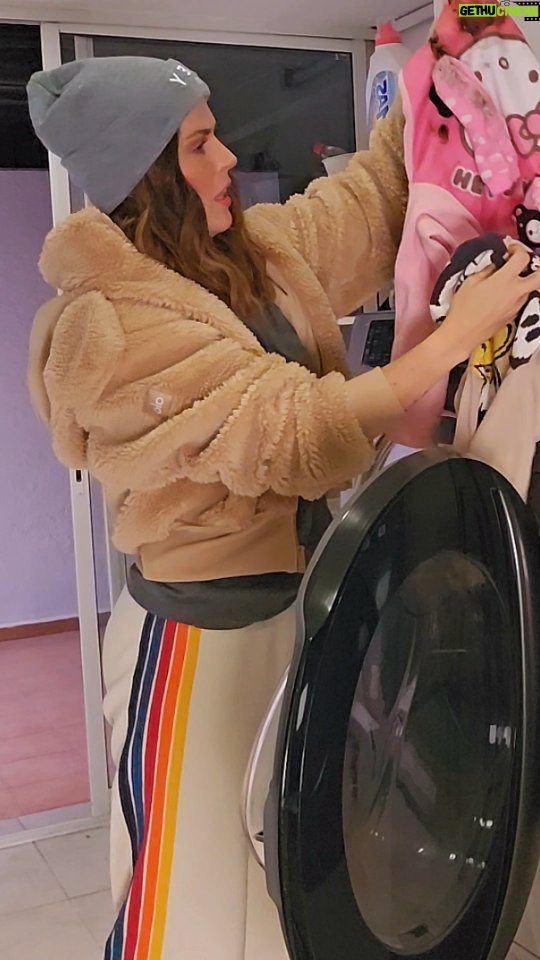 Claudia Álvarez Instagram - Me encanta cuidar la ropa de mis bebés con MAS Bebé, porque sé que además de cuidar las fibras de su ropa, cuida de su piel 🤍 #TuRopaDaMAS