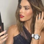 Claudia Álvarez Instagram - HUBLOT ❤️⌚️ Es la primera marca en atreverse a fusionar oro y caucho en un reloj, se ha convertido en todo un maestro en el "Arte de la Fusión". Fusión de pasado y presente en un reloj futurista. Fusión de materiales de ayer, hoy y mañana. @hublotmx @hublot #hublotmx . Maquillaje y foto @vicoguadarrama Peinado @gabiokka