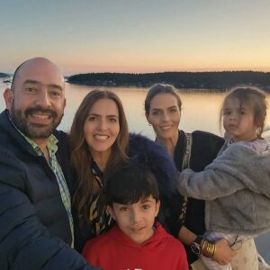 Claudia Álvarez Instagram - Después de terminar mi proyecto moría x hacer éste viaje contigo donde conectaramos muchísimo y te he disfrutado como loquita!!! Amo vivir junto a ti nuevas experiencias, reírnos, disfrutar la vida juntas!!! Amo ser tu mamá, eres perfecta para mi Kira de mi alma! A seguir disfrutando los días que nos quedan por acá y yo seguiré disfrutando de ésta etapa tuya todos los días con la conciencia del momento presente, porque tu y tus hermanos son mi mayor motor de amor que he sentido en mi vida. TE AMO CON TODO LO QUE MI CORAZÓN PUEDE AMAR!
PD Gracias @vickyalvarezo @grihbany y Max compartir con nosotras tanto amor. Los Amamooooos!!!