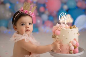 Claudia Álvarez Instagram - Pude hacer sus fotitos d un año 3 meses después pero más vale tarde que nunca!!! Amo que mis babies tengan recuerdos hermosos de su infancia y quién mejor que @mostazaphotography para capturar sus mejores momentos!!! Gracias x todo tu talento!! Y siiiiiiiiii la vida pasa muy rápido y ya cumplieron su primer añito los amores d mi vida!!! 🩷🩵 #TodaLaVidaTodosLosDias #Billy #Clio #Twins