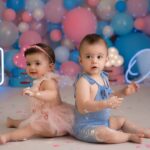 Claudia Álvarez Instagram - Pude hacer sus fotitos d un año 3 meses después pero más vale tarde que nunca!!! Amo que mis babies tengan recuerdos hermosos de su infancia y quién mejor que @mostazaphotography para capturar sus mejores momentos!!! Gracias x todo tu talento!! Y siiiiiiiiii la vida pasa muy rápido y ya cumplieron su primer añito los amores d mi vida!!! 🩷🩵 #TodaLaVidaTodosLosDias #Billy #Clio #Twins
