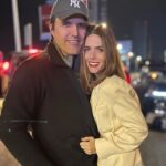 Claudia Álvarez Instagram - Papito: @billyrovzar Mi primer agradecimiento es para ti!!! Termino éste proyecto con el corazón explotado de amor y admiración hacia ti!!! Gracias x MÓNICA, ha sido un verdadero placer estar en tus manos, mi fascinación por ti al verte trabajar es inmensa, el verte crear, analizar, darnos las herramientas a cada uno para crear lo que tenías con tanta claridad en tu mente, gracias x el nivel de exigencia que nos pedías con los textos y con cada escena, por la pasión con la que te vi trabajar desde el día 1 que empezaste a escribir UN BUEN DIVORCIO Definitivamente me voy de éste proyecto siendo mejor, sabiendo que cuando tienes un equipo que realmente está haciendo su pasión TODOS SALIMOS GANANDO!!! Mi mejor proyecto por muchoo, mis mejores compañeros, el mejor staff, dirección, técnicos, equipo de maquillaje y peinado, catering.... Ha sido un sueño de proyecto!!! Gracias x liderear con el corazón tan grande que tienes y ése talento que me vuelve loca de amor!!! #UnBuenDivorcio Próximamente por @vixplus @vix